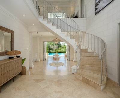 Luxury Villa Photo #18