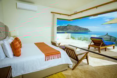 Luxury Villa Photo #32