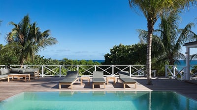 Pool & Terrace: Nice pool (8 m x 4 m), expansive terrace with loungers and deck chairs. 