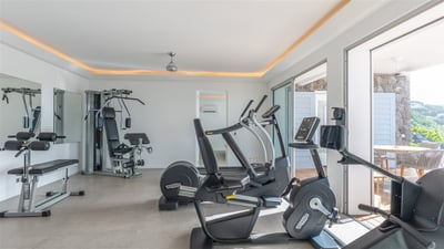 Fitness & Jacuzzi