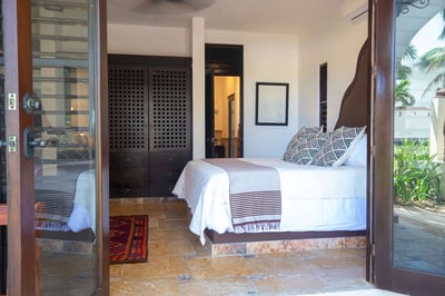 Luxury Villa Photo #29