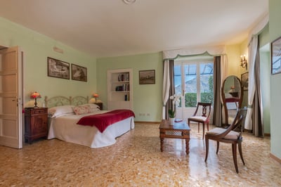 Luxury Villa Photo #19