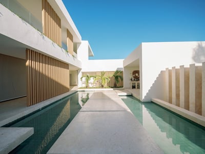 Large luxury villa with full staff and ocean views