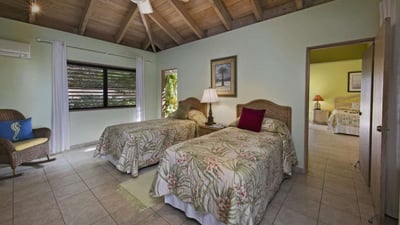 Luxury Villa Photo #18