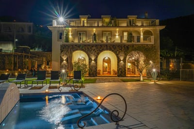 Luxury Villa Photo #4