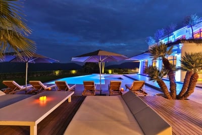 Luxury Villa Photo #11