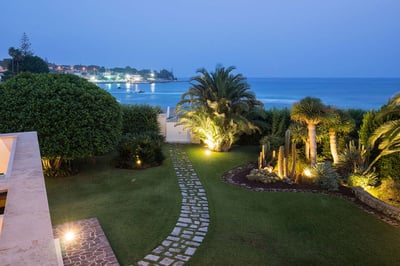 Luxury Villa Photo #4
