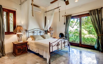 Luxury Villa Photo #26