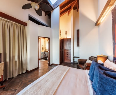 Luxury Villa Photo #37