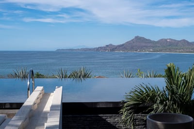Luxury Villa Photo #6