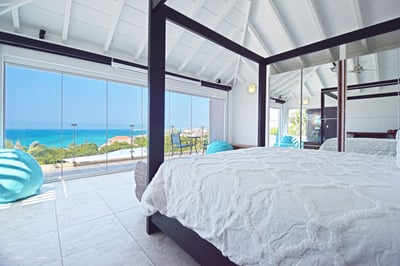 Luxury Villa Photo #15