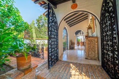 Luxury Villa Photo #12