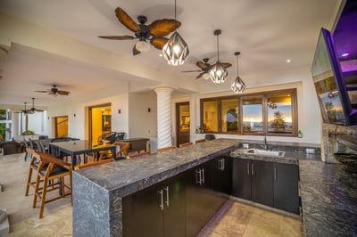 Luxury Villa Photo #23