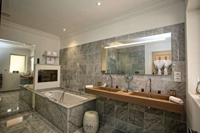 Luxury Villa Photo #17