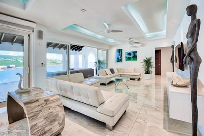 Luxury Villa Photo #16
