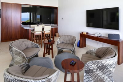Luxury Villa Photo #18