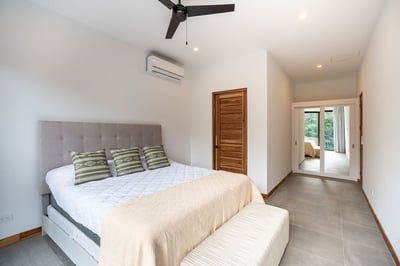 Guest House – Suite 5: King Bed, AC & Closet