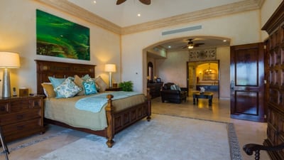 Luxury Villa Photo #23