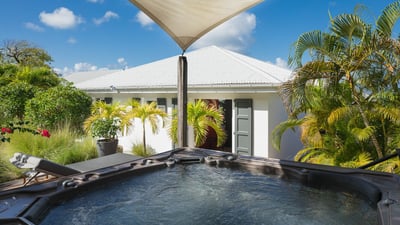 Lounge & Jacuzzi