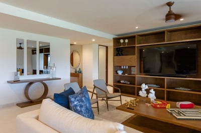 Luxury Villa Photo #15