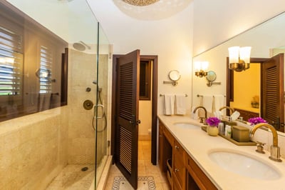 Luxury Villa Photo #30