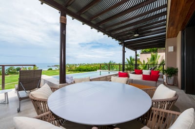 Luxury Villa Photo #3