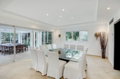 Luxury Villa Photo #16