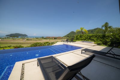 Luxury Villa Photo #10