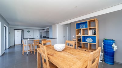 Dining Area & Kitchen