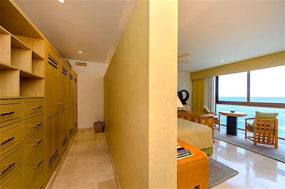 Luxury Villa Photo #60