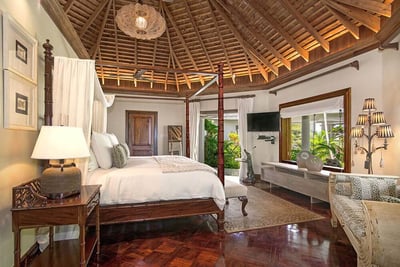 Luxury Villa Photo #12