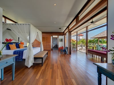 Luxury Villa Photo #13