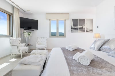 Luxury Villa Photo #21