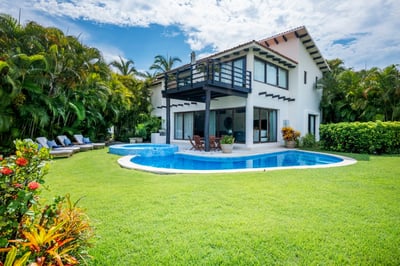 La Serenata,Casa Uno Mas