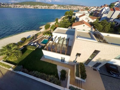 Luxury Villa Photo #3