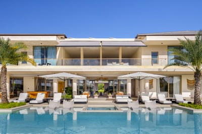 Solara – Lakefront Luxury with Gym, Sauna & Sunset