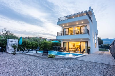 Luxury Villa Photo #7