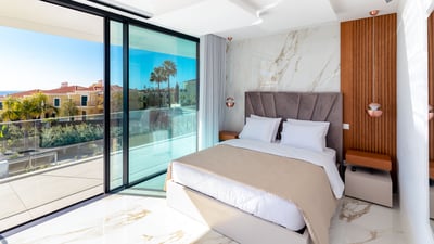 Luxury Villa Photo #27