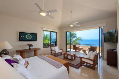 Luxury Villa Photo #35