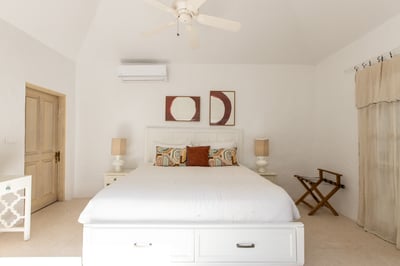 Luxury Villa Photo #32