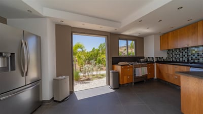 Kitchen & Dining Area