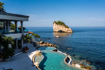 Luxury Villa Photo #2