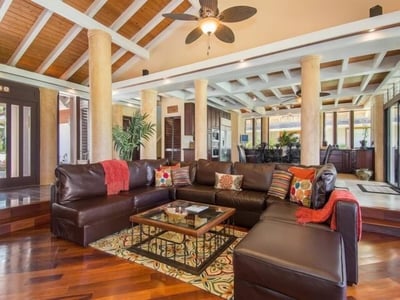 Luxury Villa Photo #13
