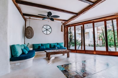 Luxury Villa Photo #3
