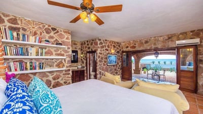 Luxury Villa Photo #17