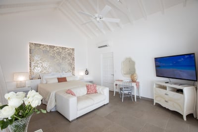 Luxury Villa Photo #17