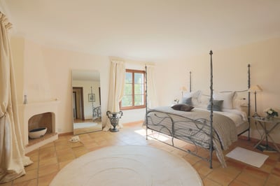 Luxury Villa Photo #17