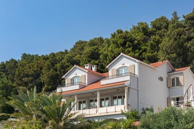 Luxury Villa Photo #4