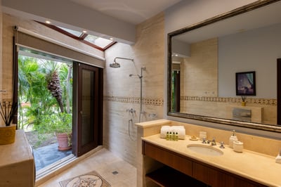 Luxury Villa Photo #41