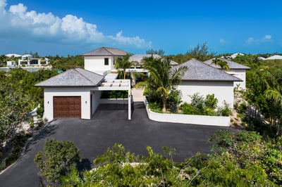 Luxury Villa Photo #3